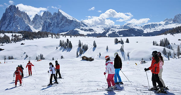 Concorso Haribo Happy Moment Vinci pacchetto corso di sci&noleggio presso la scuola di sci Selva di Val Gardena