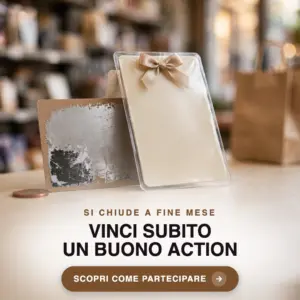 Carta regalo con fiocco accanto a una cartolina gratta e vinci grattata sul bancone di un negozio Action