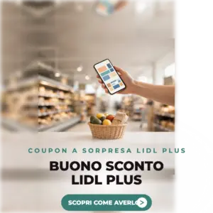 Coupon buono sconto Lidl Plus da 5€ nello smartphone sopra un cestino della spesa