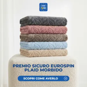 Cinque plaid in colori diversi impilati su un pouf